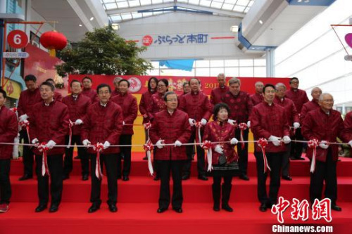 圖為2017年新潟春節(jié)祭開幕式現(xiàn)場(chǎng)?！∫ǜz