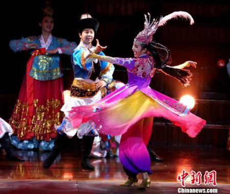 舞蹈《一路風(fēng)情嘉年華》?！≠嚭Ｂ?攝