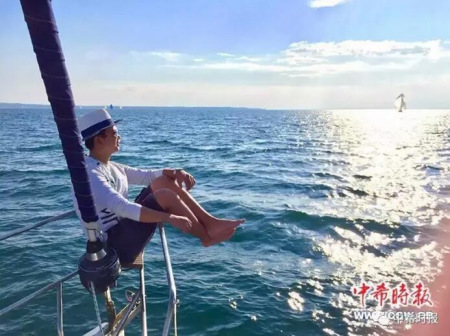 張希在海上航行。（希臘《中希時(shí)報(bào)》）