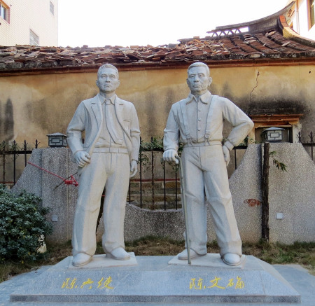 陳文確、陳六使塑像。（圖片來(lái)源：央廣網(wǎng)）