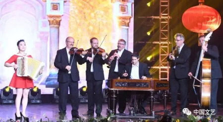 器樂演奏： 《匈牙利舞曲第五號(hào)》 表演者： 阮明園 匈牙利國家歌舞團(tuán)樂隊(duì)