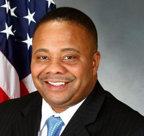 韓文頓推出“參議院區(qū)移民庇護(hù)”計劃，其辦公室為移民提供免費的法律咨詢和援助。(美國《世界日報》/韓文頓辦公室提供)