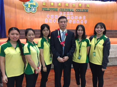馮志農參觀菲律賓僑中學院 馮志農參觀菲律賓僑中學院