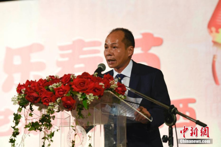 巴西華人協(xié)會(huì)會(huì)長(zhǎng)朱蘇忠致辭。 <a target='_blank' >中新社</a>記者 莫成雄 攝