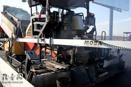 我國(guó)廢舊輪胎綜合利用技術(shù)在世界上處于領(lǐng)先位置，國(guó)際上的需求量很大