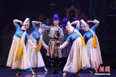 圖為維吾爾族舞蹈《風中刀郎》。<a target='_blank' >中新社</a>記者 余瑞冬 攝