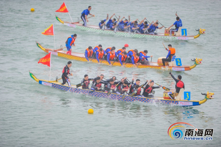 中華龍舟大賽海南萬(wàn)寧站現(xiàn)場(chǎng)。海報(bào)集團(tuán)全媒體中心記者 袁琛 攝