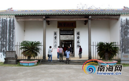 “南洋文化之旅·感受文昌魅力”大型媒體采風(fēng)活動走進文昌鋪前鎮(zhèn)溪北書院。南海網(wǎng)記者陳望 攝