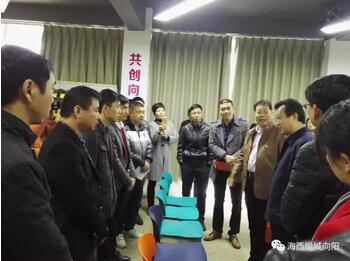 陳式海主席關(guān)心向陽創(chuàng)客，并進(jìn)行交流。