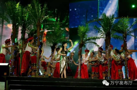 檳榔元素常常被搬上萬寧舉辦的各大晚會 檳榔元素常常被搬上萬寧舉辦的各大晚會