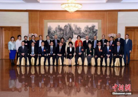 代表委員合影。