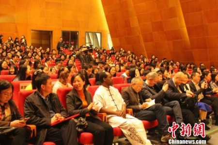 開(kāi)幕式上座無(wú)虛席。劉著之 攝