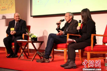 作家Daniel de Roulet與觀眾分享自己的寫(xiě)作心得和生活經(jīng)歷。劉著之 攝