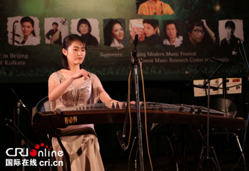 古箏獨奏《林中泉水》。