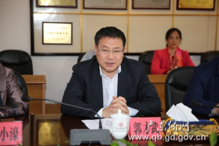 珠海市委常委、統(tǒng)戰(zhàn)部長郭才武在座談會上講話。