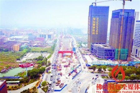 昨日，佛山地鐵二號(hào)線(xiàn)綠島湖站正在 緊張施工中。/佛山日?qǐng)?bào)記者王澍攝