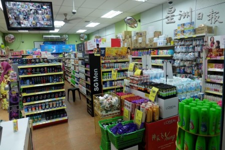 迷你市場(chǎng)燈光明亮，排列整齊。（馬來(lái)西亞《星洲日?qǐng)?bào)》）