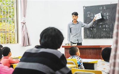 有一段日子，吳光明每天都要聽吳志平講課，遇到問題及時溝通。