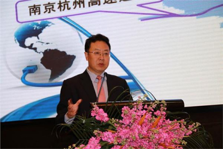 鎮(zhèn)江市委常委、常務(wù)副市長(zhǎng)倪斌在開幕式上致歡迎辭。