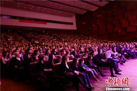 圖為寧波演藝集團(tuán)巡演時(shí)克羅地亞里西斯大劇院座無(wú)虛席 寧波市演藝集團(tuán)供圖