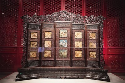 紫檀嵌白檀心玻璃畫圍屏。