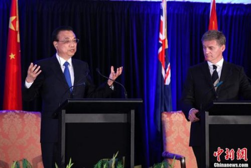 當(dāng)?shù)貢r間3月27日，中國國務(wù)院總理李克強與新西蘭總理英格利希在惠靈頓總理府會談后共同會見記者，并回答提問。<a target='_blank' >中新社</a>記者 劉震 攝