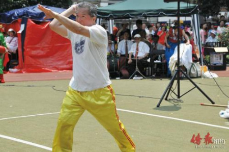 葉永康師父展示龍形拳。