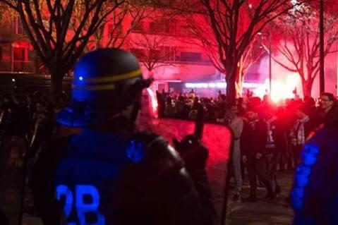 巴黎華人被槍殺案引發(fā)示威沖突。