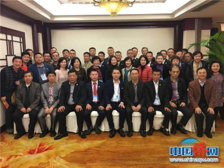 合影。 劉著之 攝