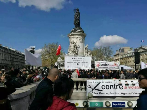 參加游行僑胞供圖