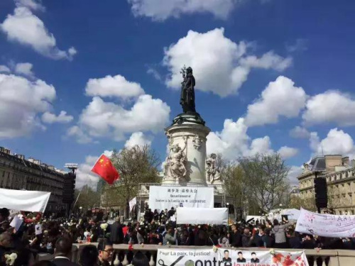 參加游行僑胞供圖