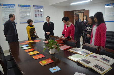 聽取涉僑維權(quán)調(diào)解銜接機(jī)制情況介紹。