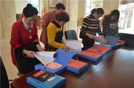 在江口僑聯(lián)“僑胞之家”查看相關(guān)資料。