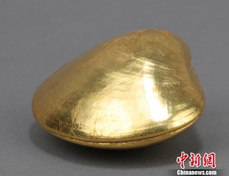 圖為展出的唐代貼金箔蚌盒 李映民 攝 圖為展出的唐代貼金箔蚌盒 李映民 攝