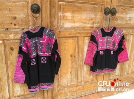 紅瑤服飾。