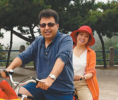 納嘉瑞和妻子休閑生活?！≠Y料圖片