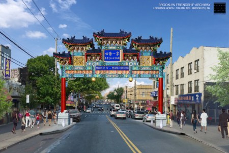 8大道牌樓示意圖，正面將有“四海一家”的字樣，下面還有中英對(duì)照的“布魯克林-北京朝陽”小字。(本報(bào)檔案照)