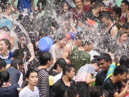 潑水狂歡 潑水狂歡