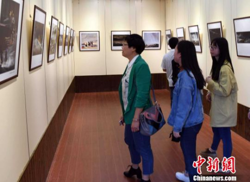 此次影展分兩個(gè)專題，為《桃花盛開的地方》和《哈薩克的生命之歌》，分別展示了西藏的林芝、昌都之美和新疆哈薩克族牧民轉(zhuǎn)場(chǎng)的壯觀場(chǎng)景?！⒖筛?攝