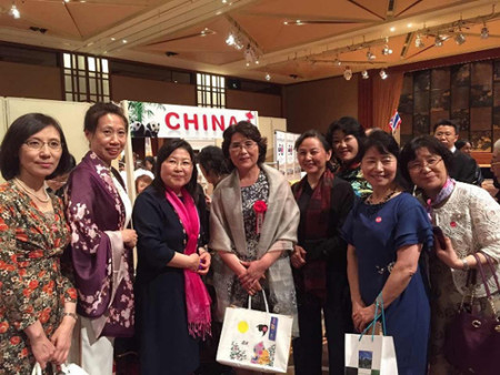 在日女性積極參加活動。