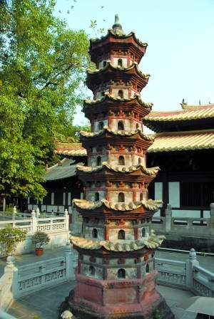 光孝寺內(nèi)的瘞發(fā)塔。