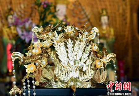 福州三坊七巷郎官巷天后宮舉行法會(huì)為媽祖軟身神像供奉鎏金鳳冠?！∮浾邉⒖筛?攝