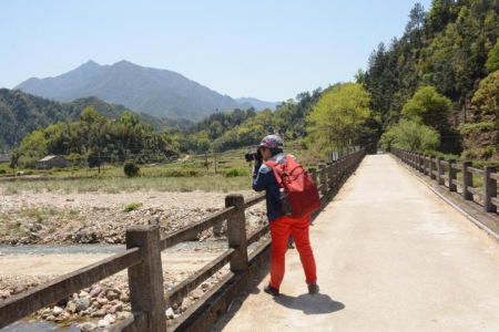 攝影愛(ài)好者拍好山好水好風(fēng)景。