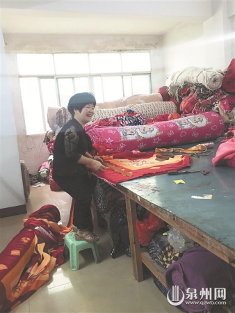 生活的重?fù)?dān)改變不了莊伶俐堅(jiān)強(qiáng)的內(nèi)心。