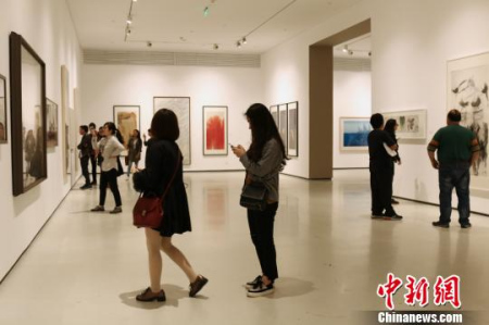 “無垠：行進(jìn)中的水墨運動——中國當(dāng)代水墨年度大展”現(xiàn)場。四川美術(shù)學(xué)院供圖