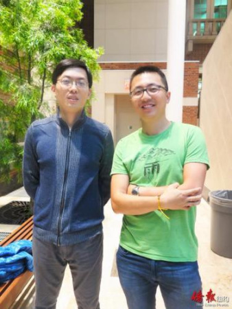 新任華裔委員趙磊(右)和委員朱捷(左)。(美國《僑報》)