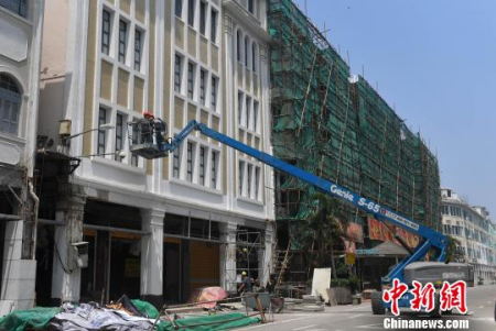 工人正作業(yè)?！蚊?攝