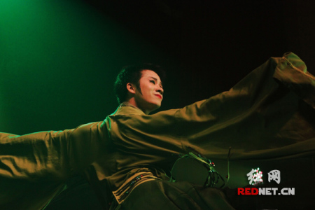 海歸龍星亮與他的昆舞，他的創(chuàng)業(yè)夢(mèng)想是成立一個(gè)“昆舞基金會(huì)”。