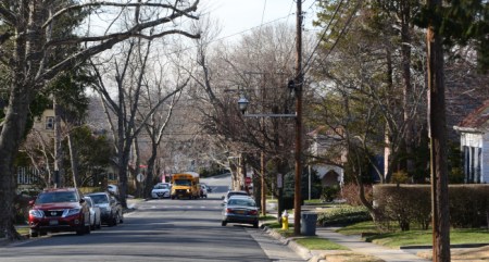 長島大頸由于擁有紐約州最頂尖學(xué)區(qū)之一，吸引華人為子女入讀公校爭相購屋。（美國《世界日報》檔案照/許振輝 攝）
