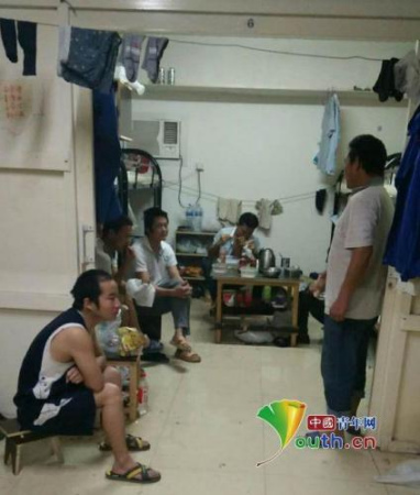 在迪拜，急需幫助的務(wù)工者。